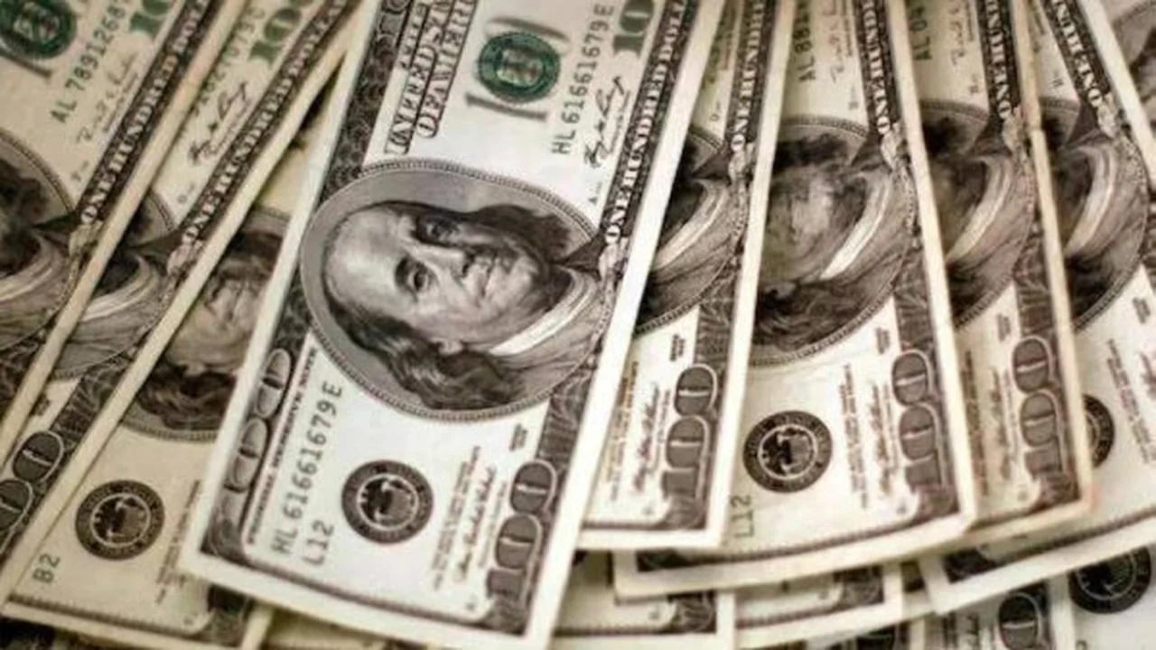 تحركات جديدة في سعر الدولار أمام الجنيه داخل البنوك الحكومية والخاصة اليوم